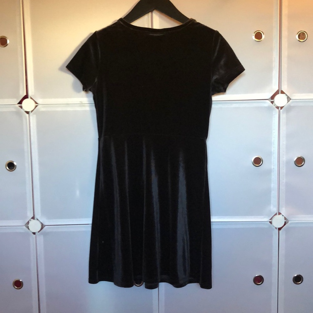 ✨⚫️ Girls Black Velvet Dress⚫️✨ - Picture 3 of 5